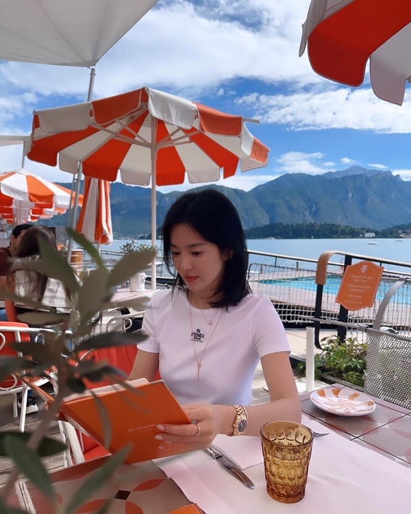 宋慧乔隐秘现身台湾，奢华腕表收藏曝光：劳力士频频亮相，价值不菲！-清美唯艺