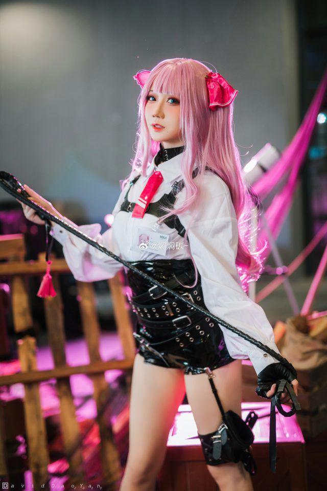 “尤妮与胜利之火：《女神妮姬嘉年华》的璀璨变装秀”-清美唯艺