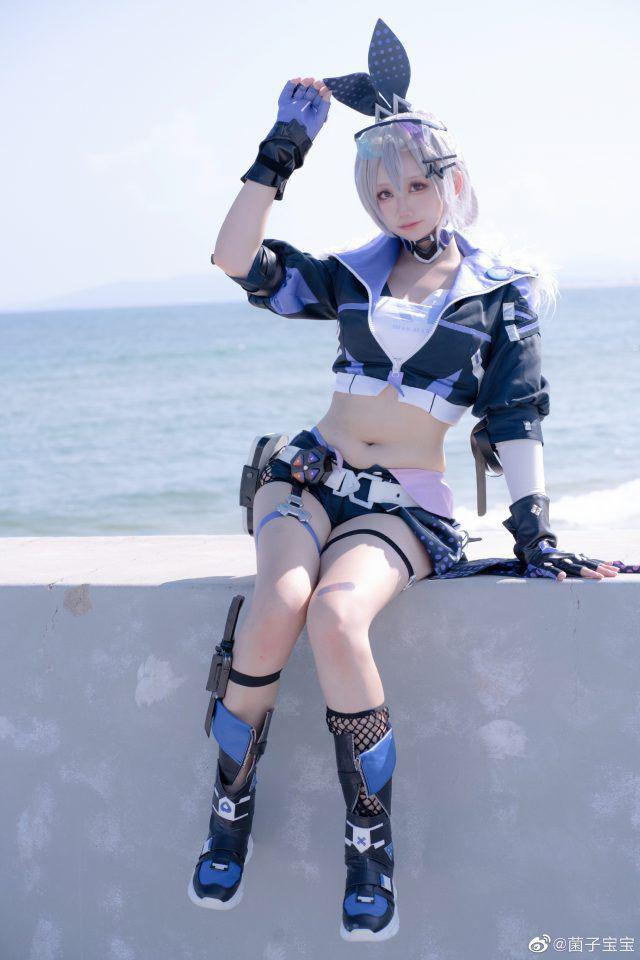 菌子宝宝的cosplay动感画面