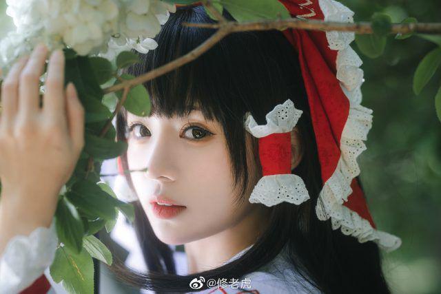 图片[2]-修老虎再现《东方Project》博丽灵梦，展现可爱与魅力的完美交融-清美唯艺