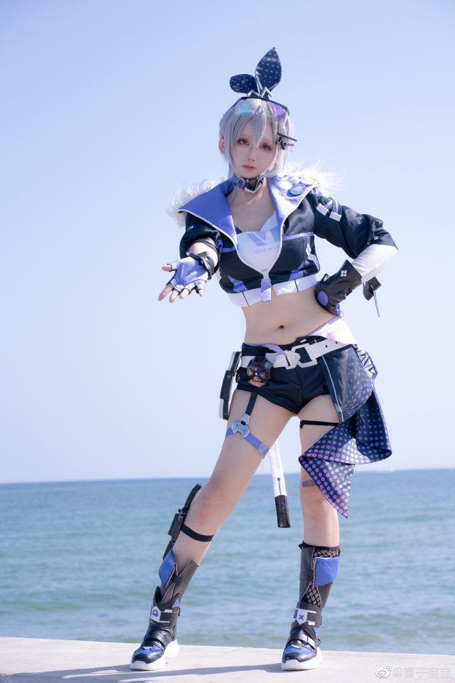 菌子宝宝的海边cosplay特写