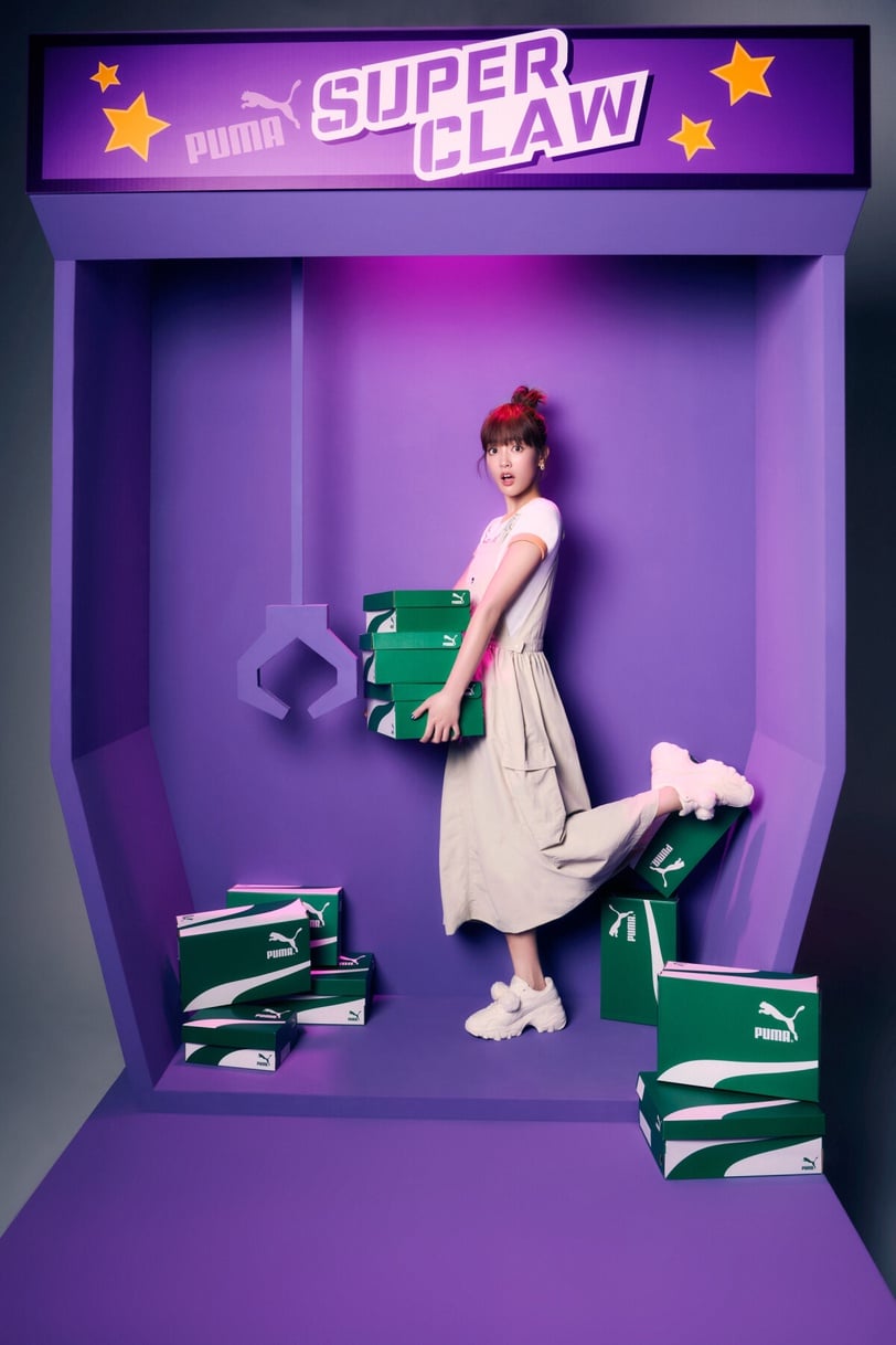 王净的冬季时尚秘籍：PUMA「毛绒外套配球鞋」打造温暖圣诞气息-清美唯艺