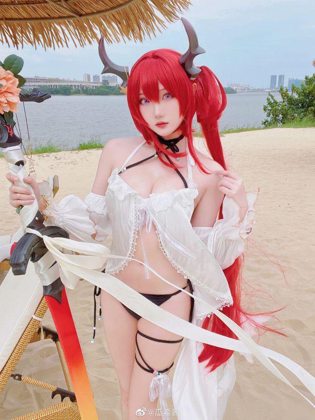 “史尔特尔降临，瓜希酱Cosplay点亮《明日方舟》奇幻世界”-清美唯艺