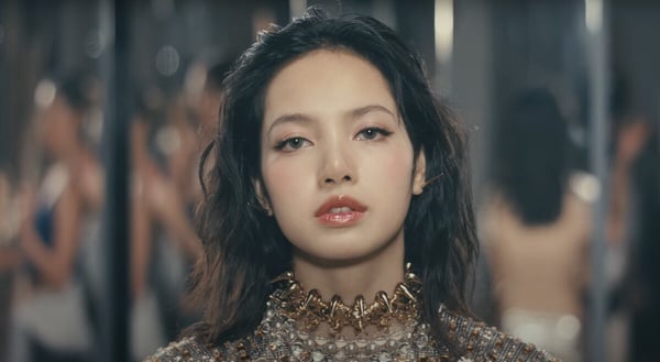 LISA《New Woman》MV妆容与美甲解析：清冷烟熏妆与暗黑恶女风格掀起时尚热潮！-清美唯艺