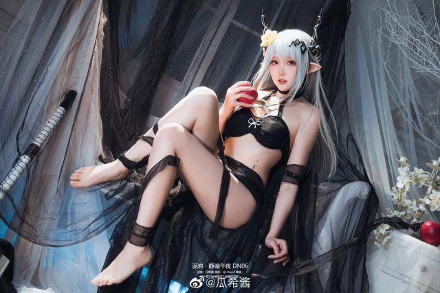 “泥岩风采：瓜希酱《明日方舟》中的魅力夜曲‘静谧午夜DN 06’”-清美唯艺