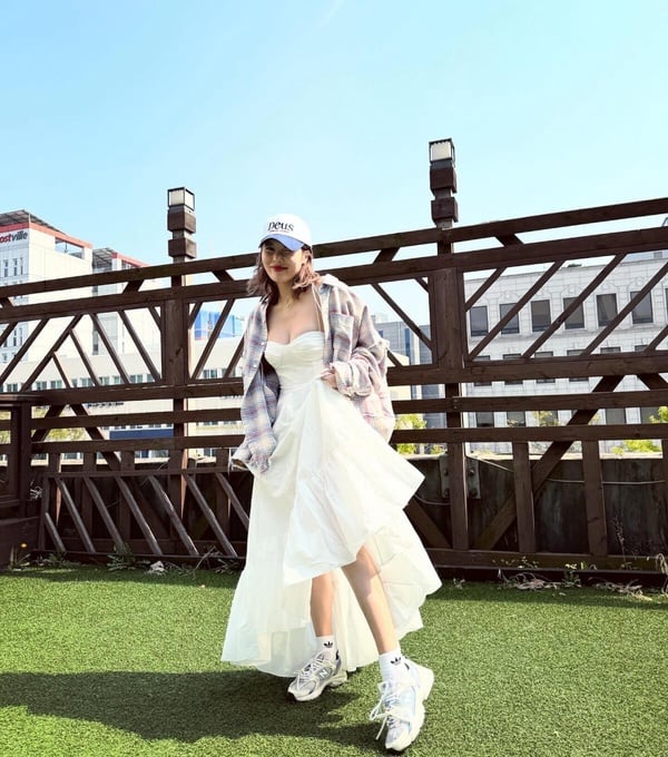 泫雅与龙俊亨的甜蜜婚纱照：轻婚纱和婚戒的完美组合，附赠品牌推荐！-清美唯艺