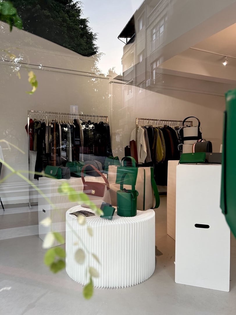 纯素包包新秀闪耀登场！Jun616xteen实体店开业，郁金香包兼具轻盈与耐用，引领大包潮流-清美唯艺