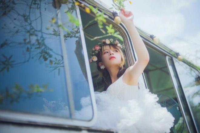 图片[2]-清新雅致的琴玫花嫁：她用创作绽放爱情的火花-清美唯艺