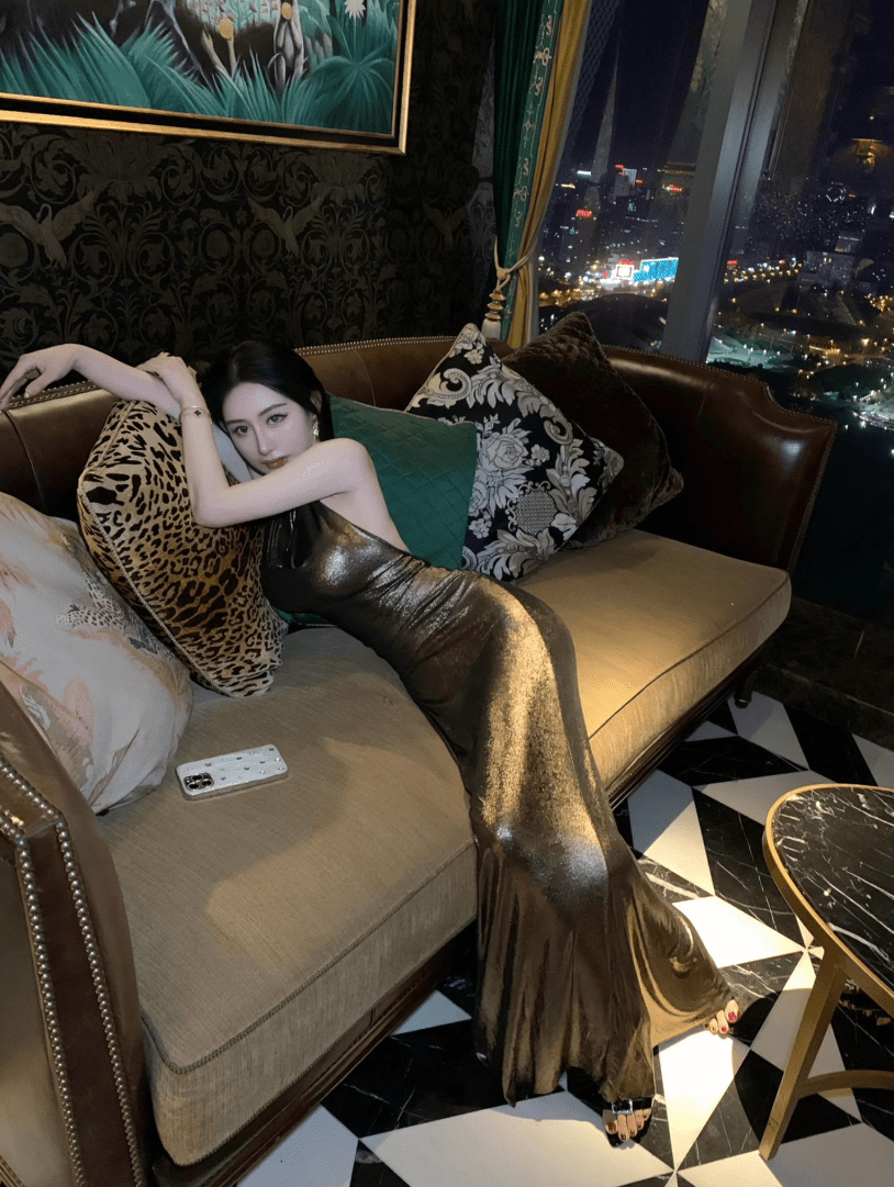 合肥孕育的冷艳笑匠赛琳视图：24期全收录，揭秘“腰精女王”的别样魅力