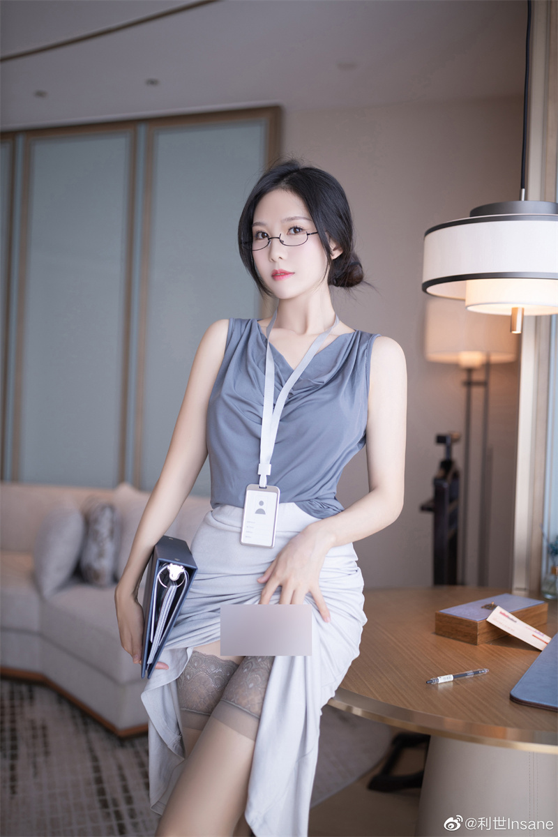 揭开抖娘利世Insane魅力：视频谜团，图片集藏玄机！