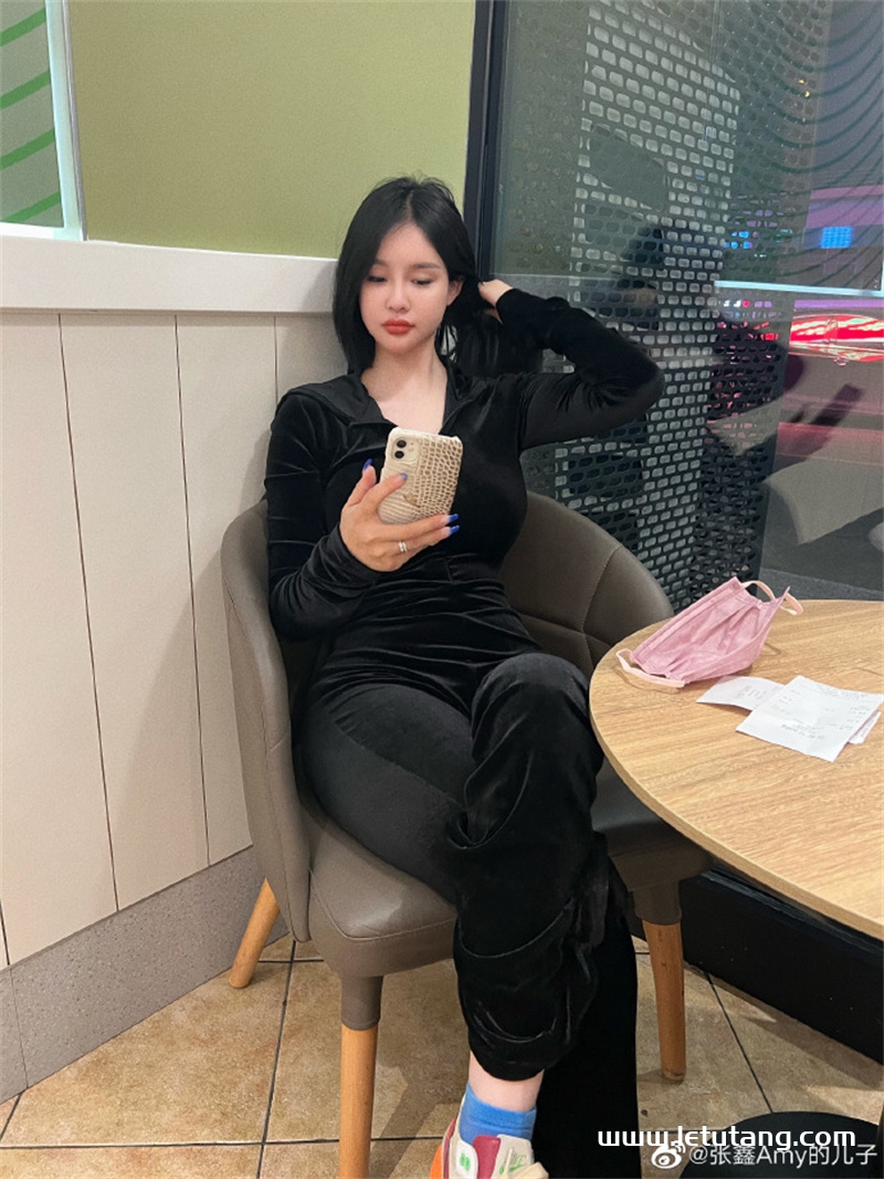 独家揭秘：张鑫Baby微密圈高清美图+视频大放送！
