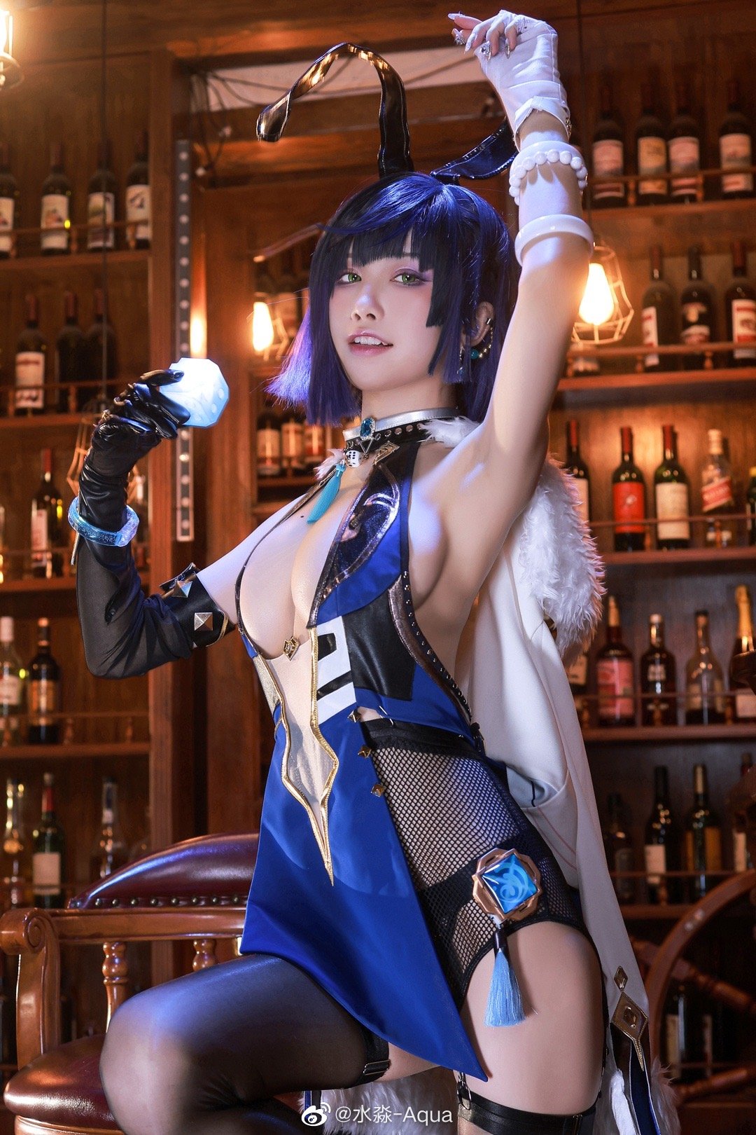 梦幻之夜：水淼aqua化身夜兰华服，COSplay幻想盛宴引爆视觉！