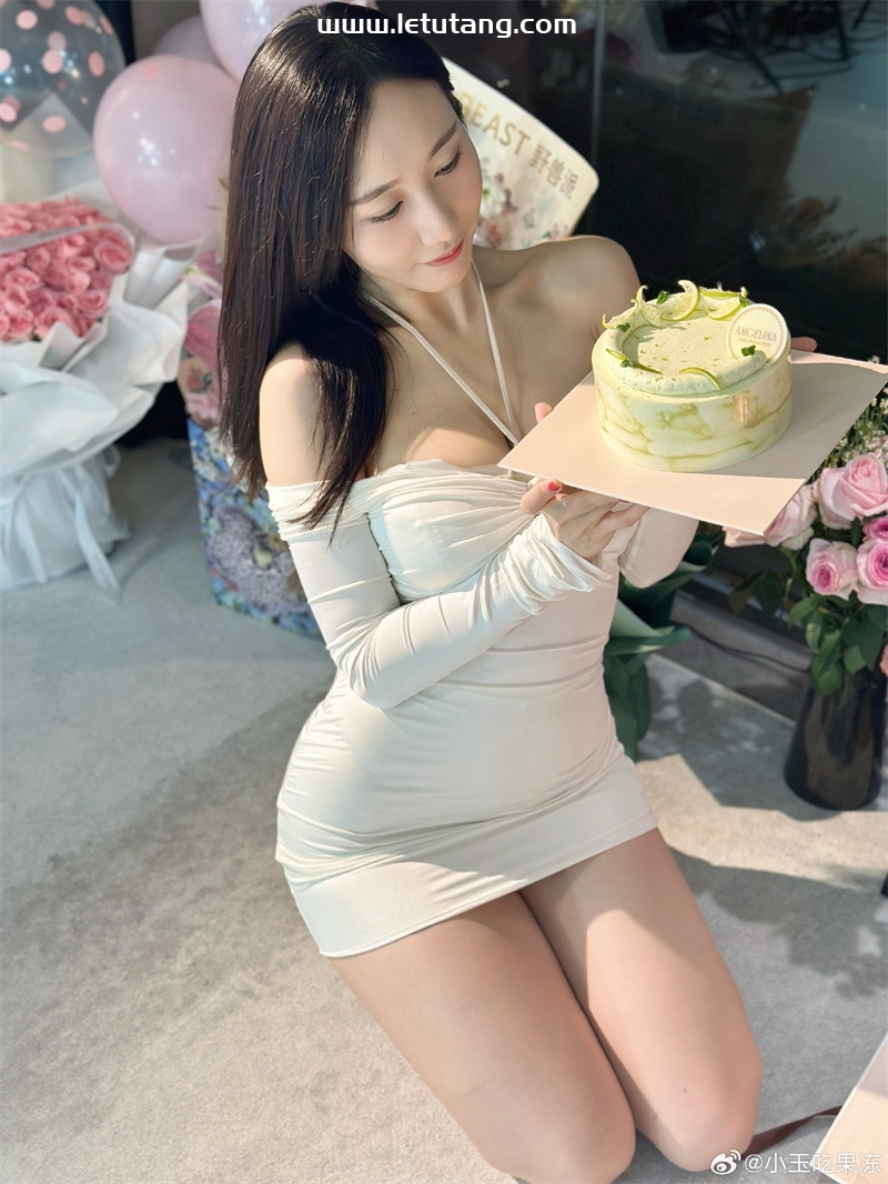 独家揭秘：小玉果冻美图大赏，定制蛋糕神作视频锁屏必备！