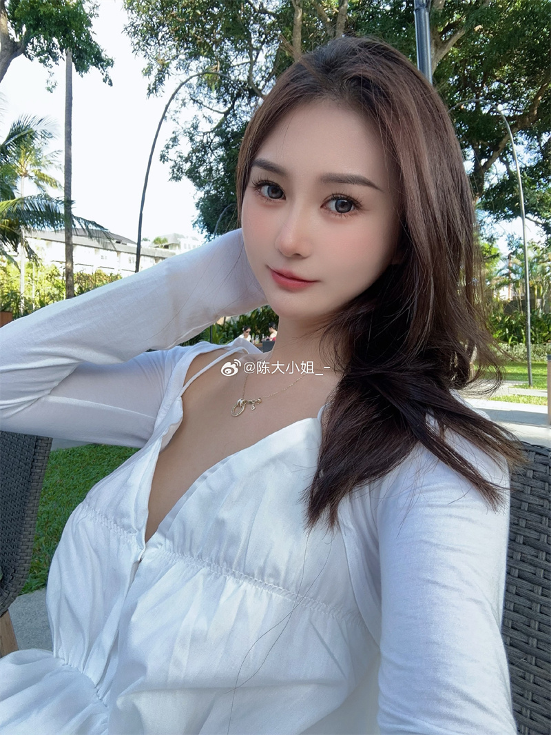 独家揭秘：陈佩奇（陈大小姐）私密美图全览，限时免费领取！