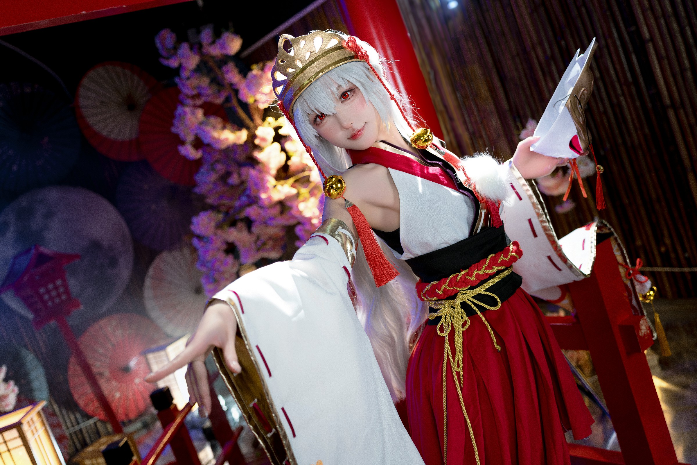 揭秘！阿包兔娘魅影：巫女浴池里的绝美瞬间