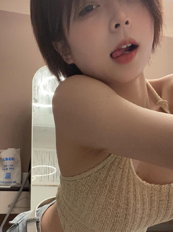 喵星人女神私密相册：绝美写真+独家视频大放送！