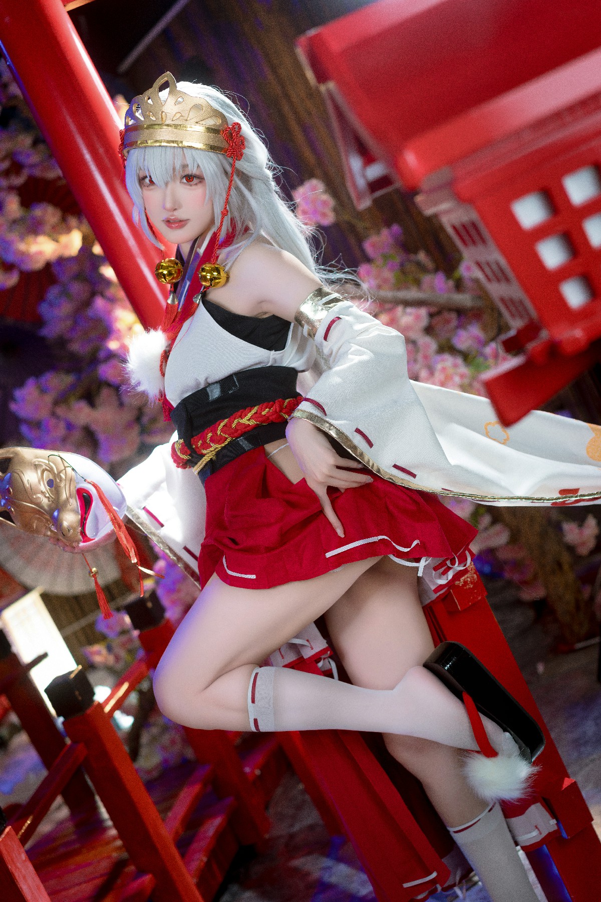揭秘！阿包兔娘魅影：巫女浴池里的绝美瞬间
