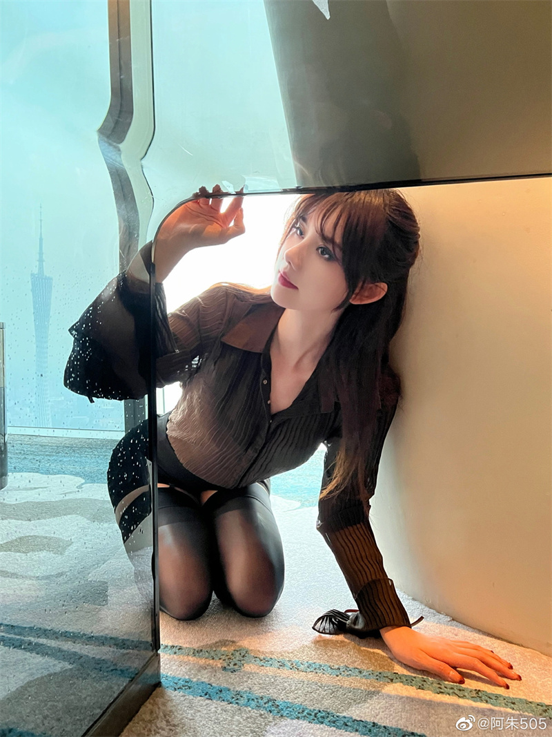 网红阿朱爆笑图集：『小手大戏』，你get到她的无处安放了吗？