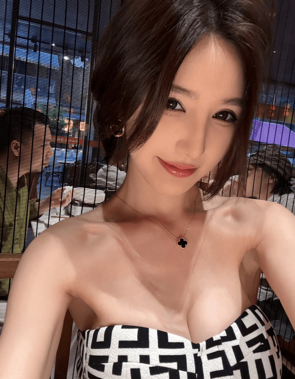 独家揭秘：岚岚蜕变记——广州起步，12期光影见证网红传奇