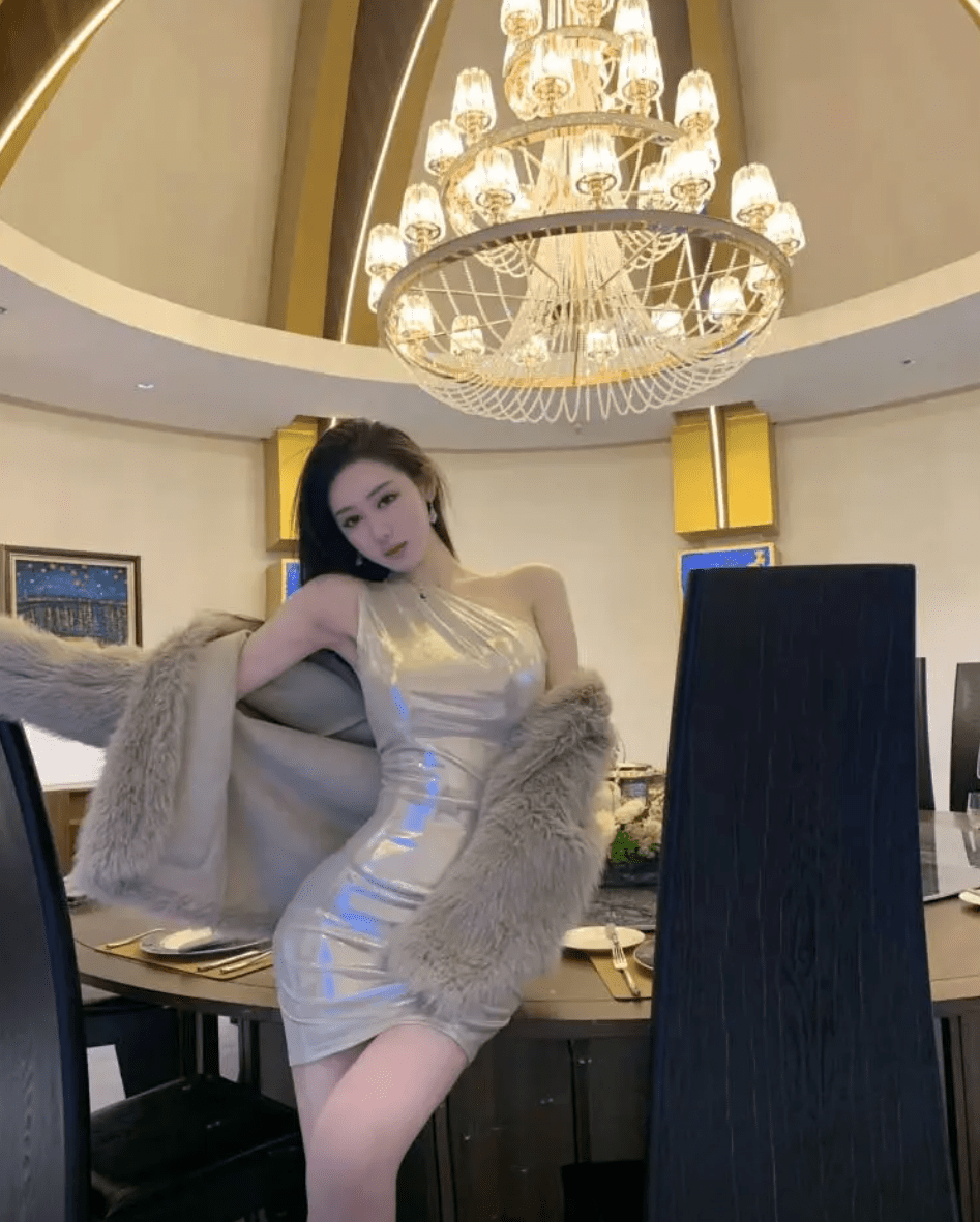 合肥孕育的冷艳笑匠赛琳视图：24期全收录，揭秘“腰精女王”的别样魅力