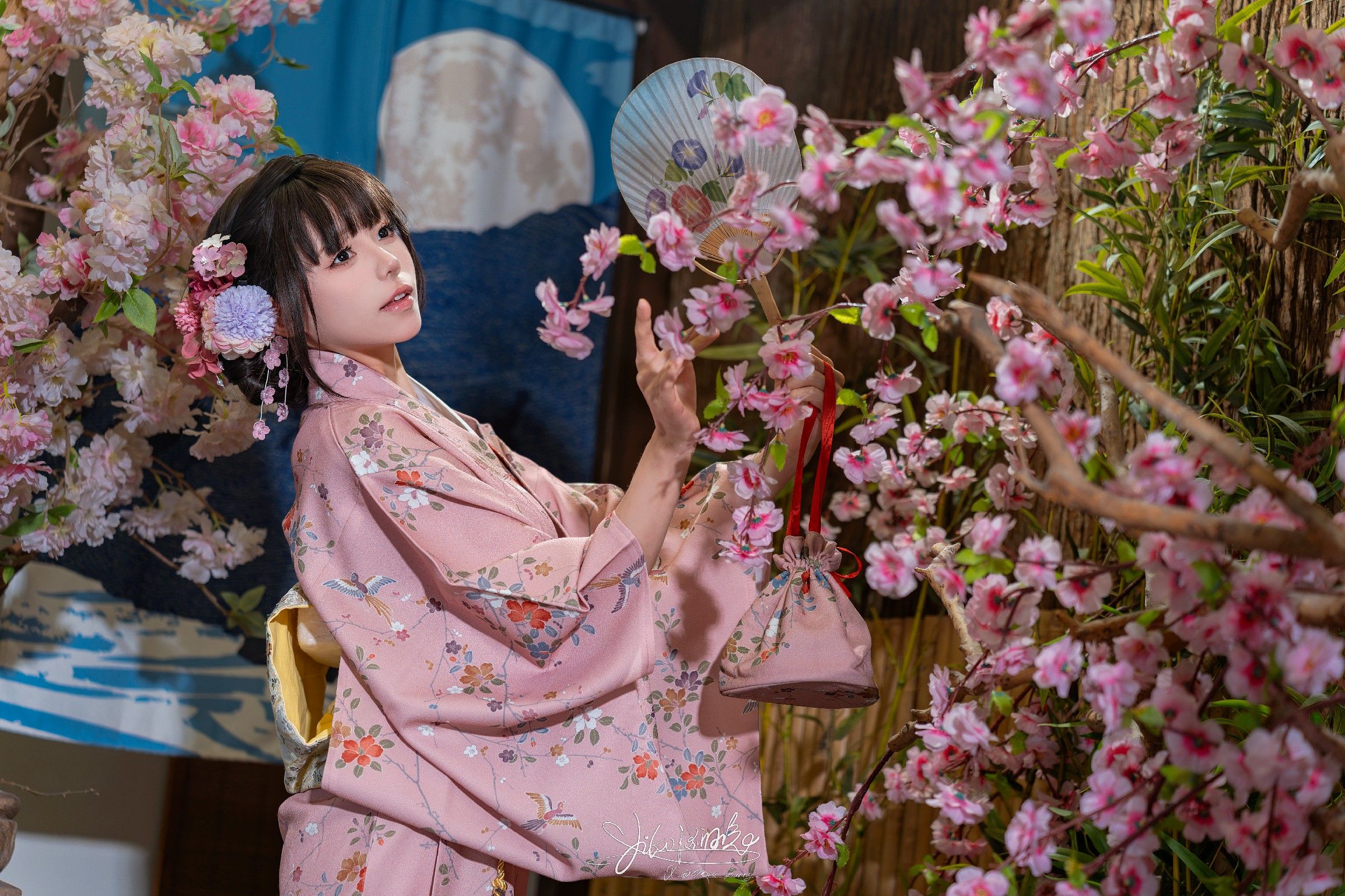 【舔屏预警】Yiko兔娘湿吻视角！208期美图盛宴：次元壁破，女神魅惑全公开！-清美唯艺
