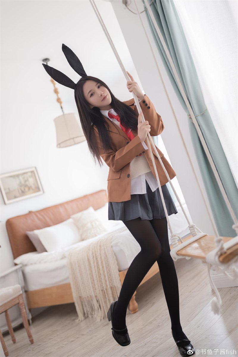 独家揭秘：鱼子酱女神微密美照大放送，甜萌魅力瞬间捕获心扉！