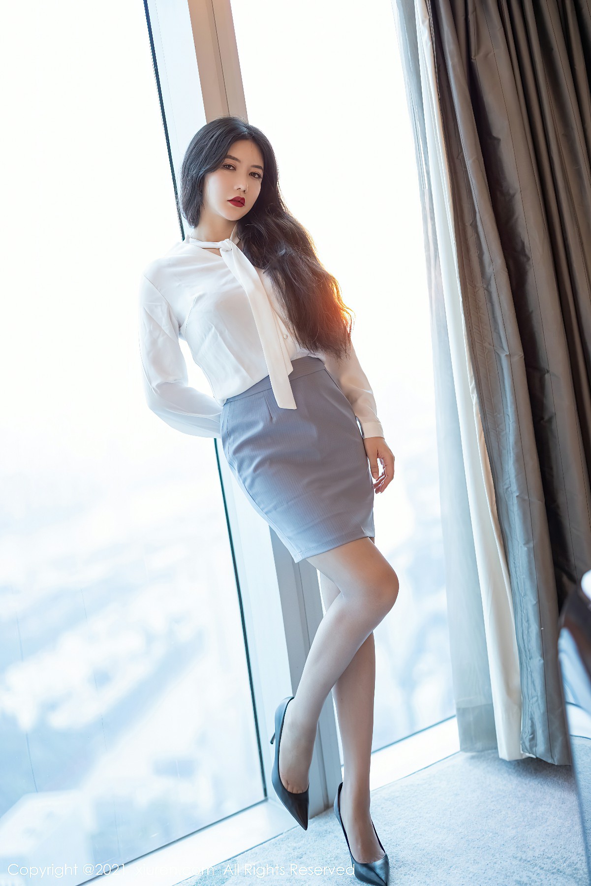 职场女神范儿！心妍公主摄影大片，魅力爆表！