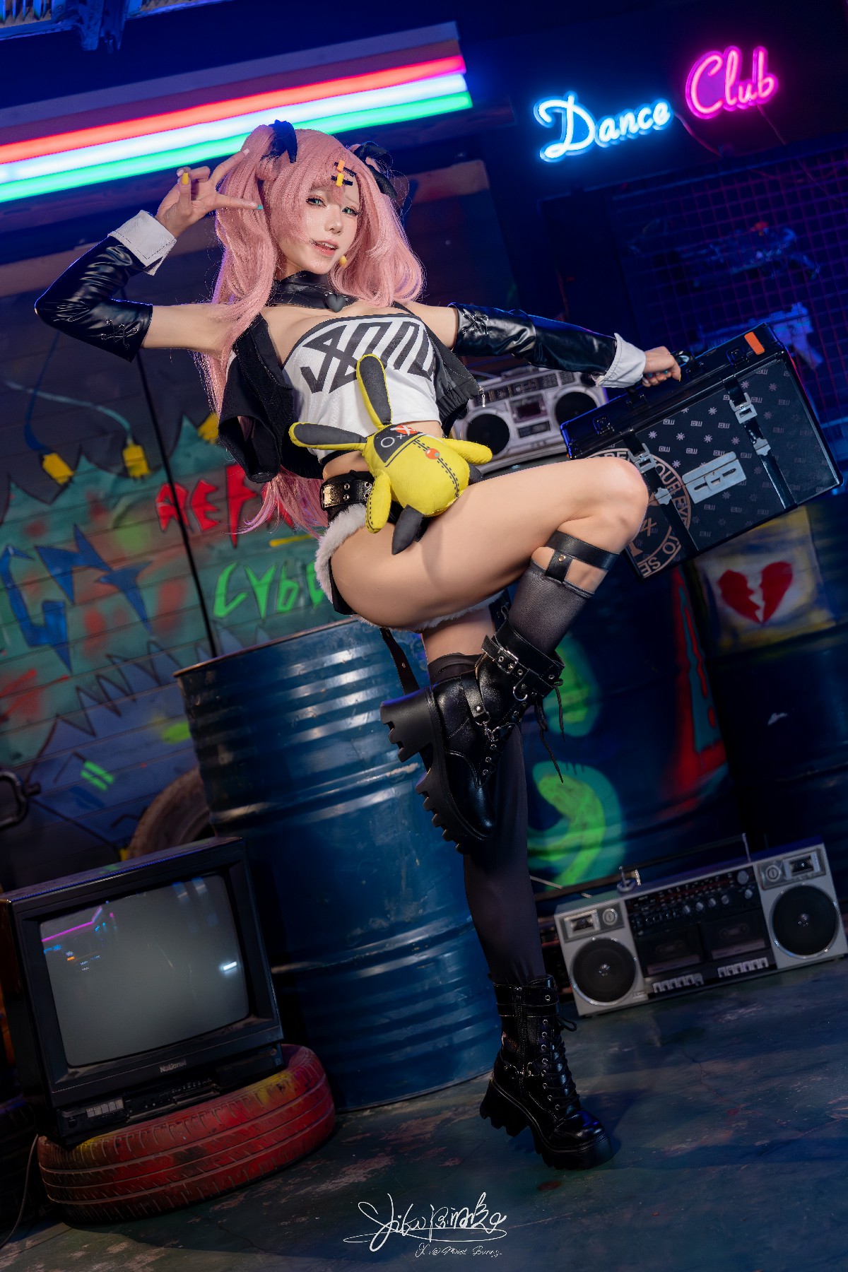 萌翻九月！黏黏团子兔×咬人小小兔『妮可三百窟』摇摆来袭🐰Shake it!
