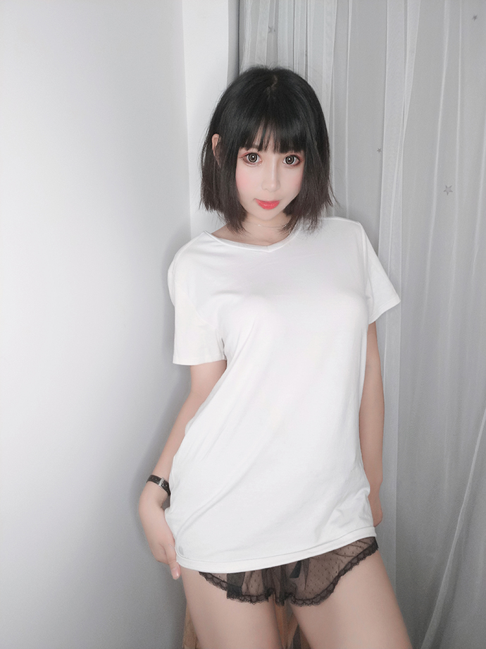 酥胸粥眼：小酥酱cosplay白T大眼诱惑，全套美图赏析-清美唯艺