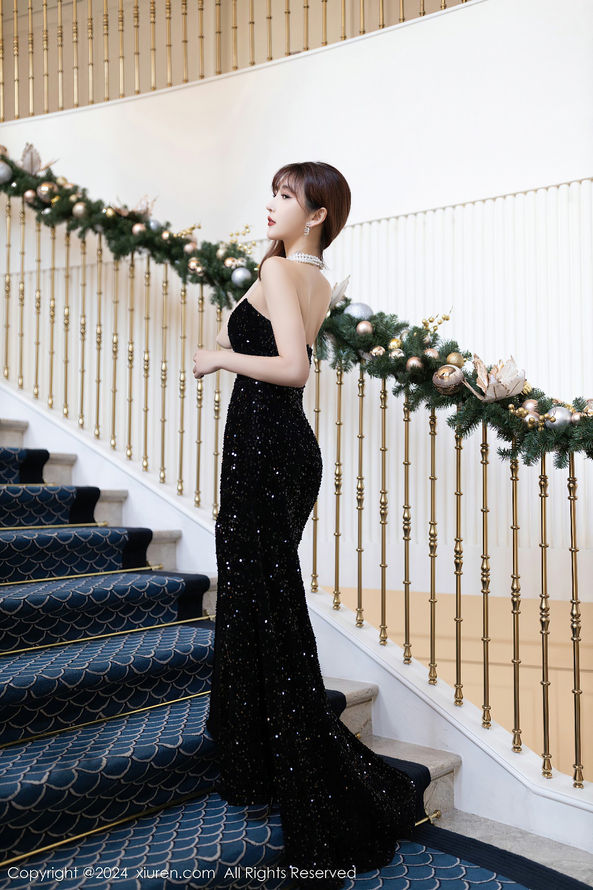 黑天鹅萱韵：陆萱萱华服绽放炫彩乐章-清美唯艺