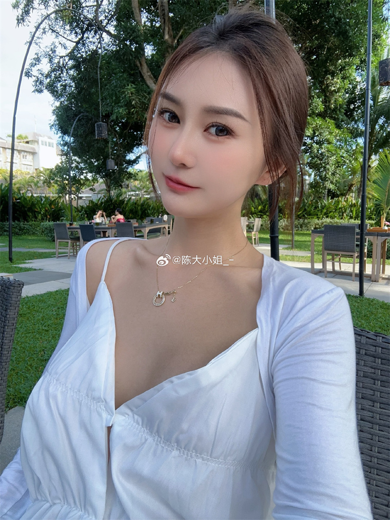 独家揭秘：陈佩奇（陈大小姐）私密美图全览，限时免费领取！