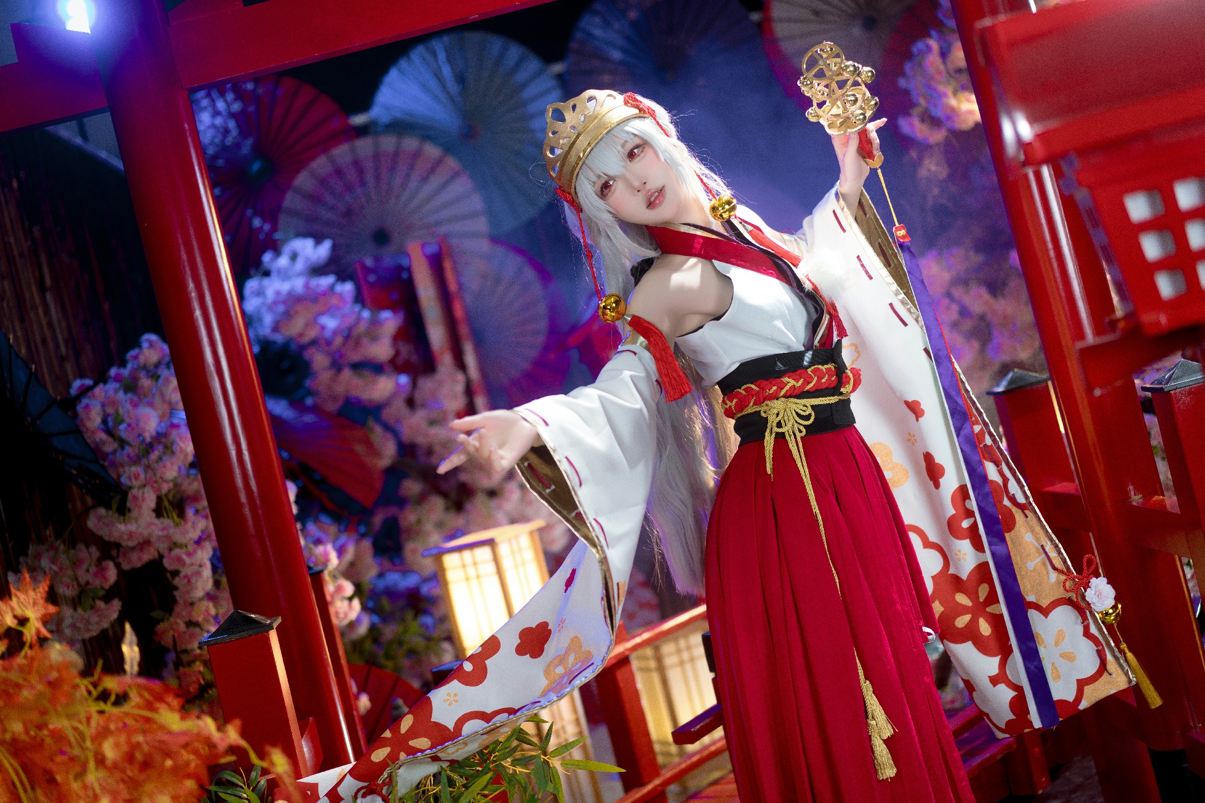 揭秘！阿包兔娘魅影：巫女浴池里的绝美瞬间-清美唯艺