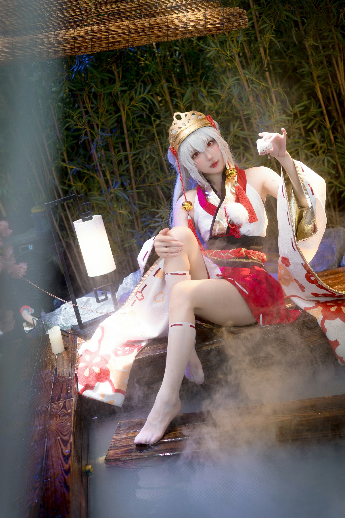 揭秘！阿包兔娘魅影：巫女浴池里的绝美瞬间