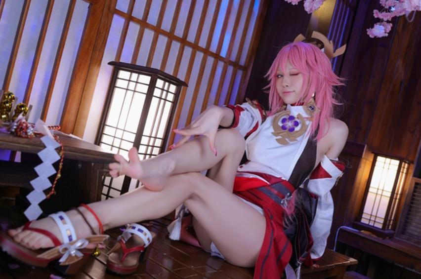 水淼Aqua重现原神风华：绝美八重神子cosplay高清图赏-清美唯艺