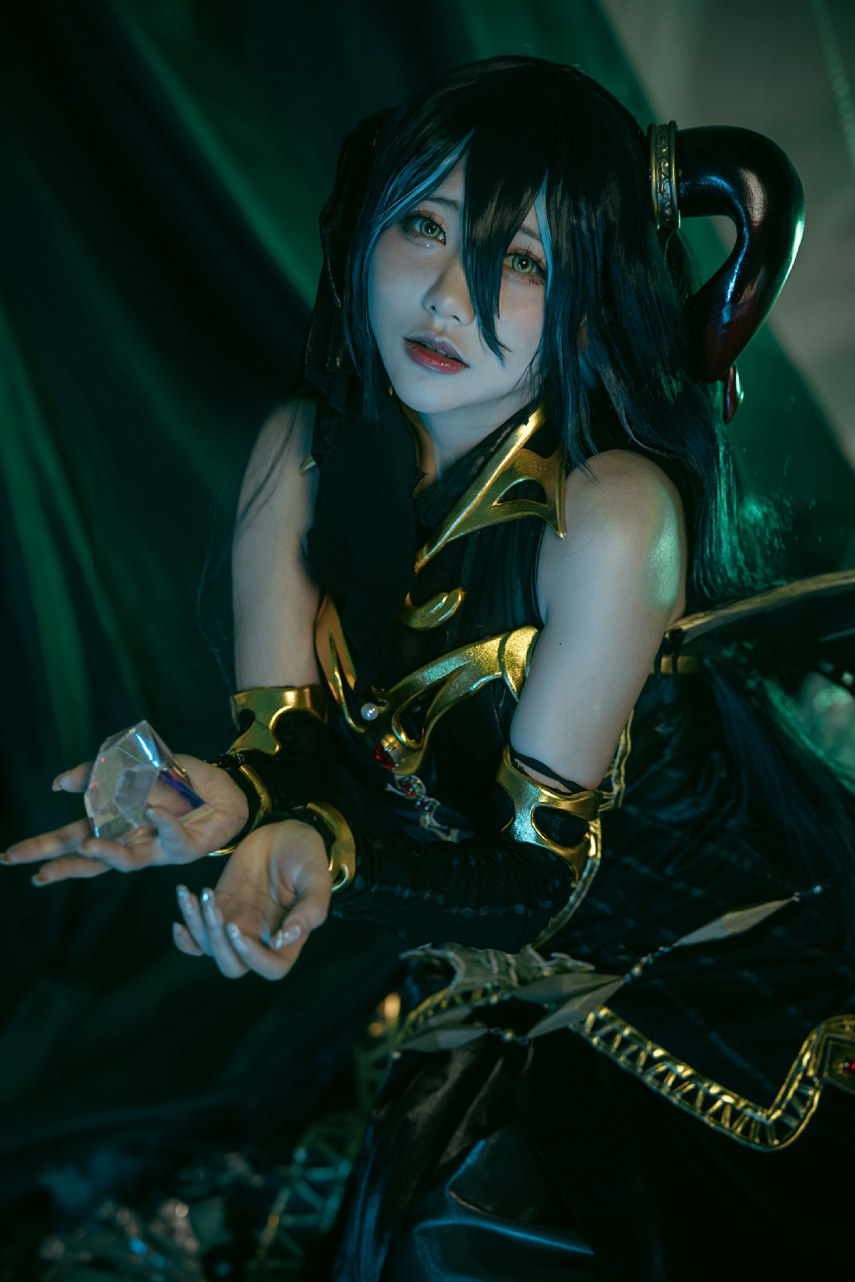 萌熊幻变！164cm摄影师带你穿梭次元，探秘绝美二次元奇境