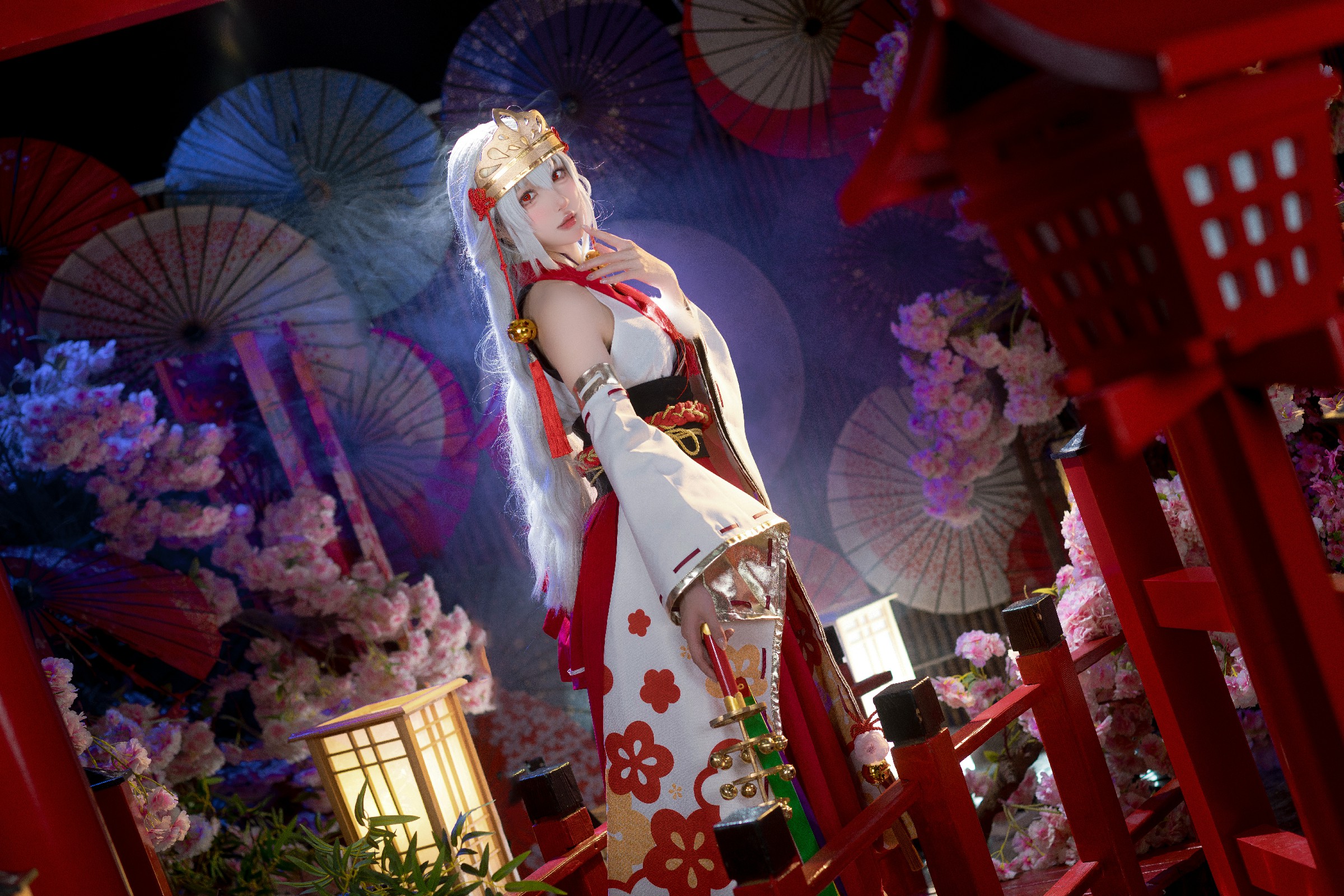揭秘！阿包兔娘魅影：巫女浴池里的绝美瞬间