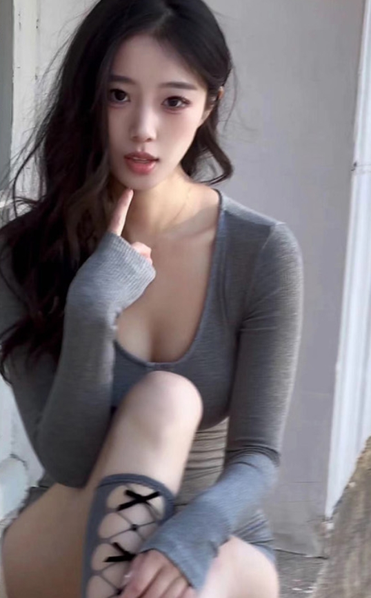 魅惑揭秘：小妖精私密写真全集，圈粉必备！
