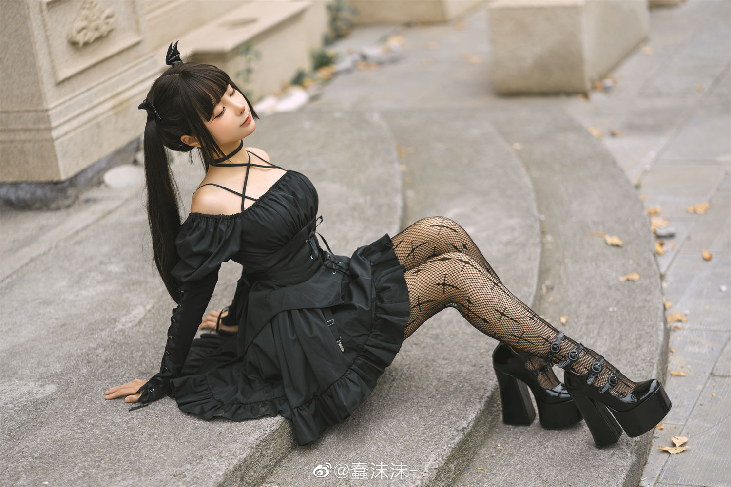 图片[3]-探索蠢沫沫的无创贴士：黑色裙摆为何如此吸引人？-清美唯艺