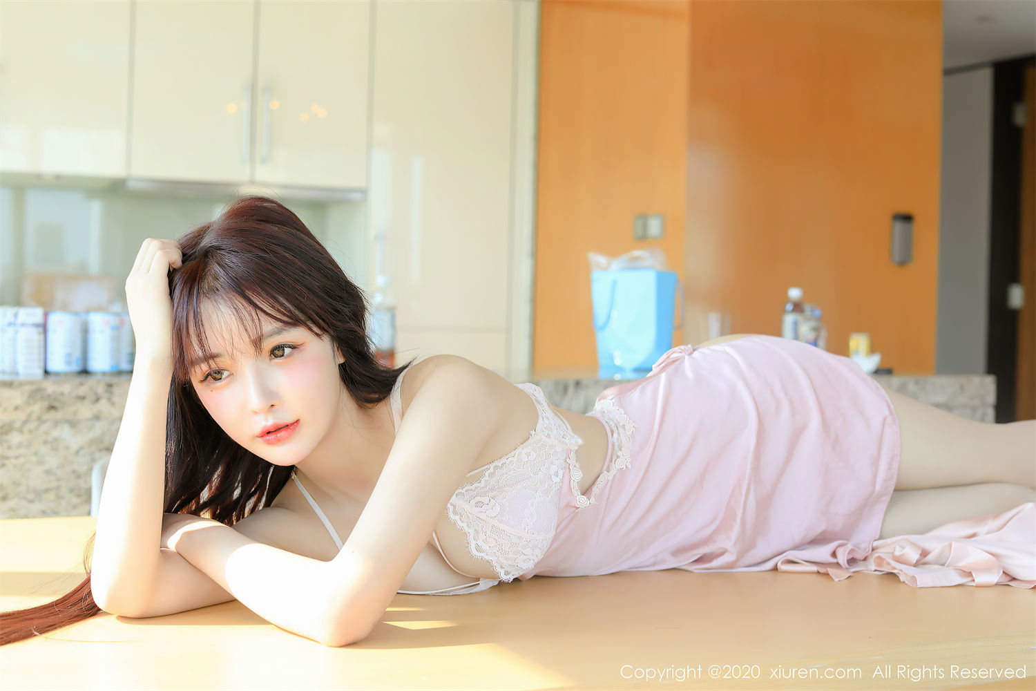 图片[2]-粉色阳光下，南初妹妹的时光为何显得如此朦胧宁静？-清美唯艺