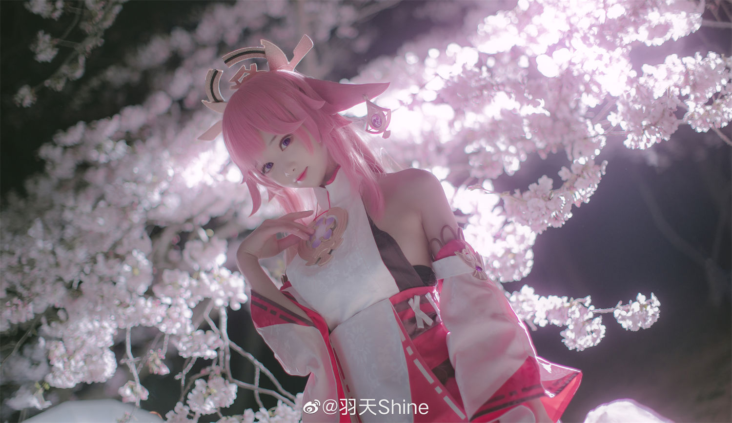 羽天 Shine 大礼包强势来临，探索八重神子 Cosplay 的秘密技巧！-清美唯艺