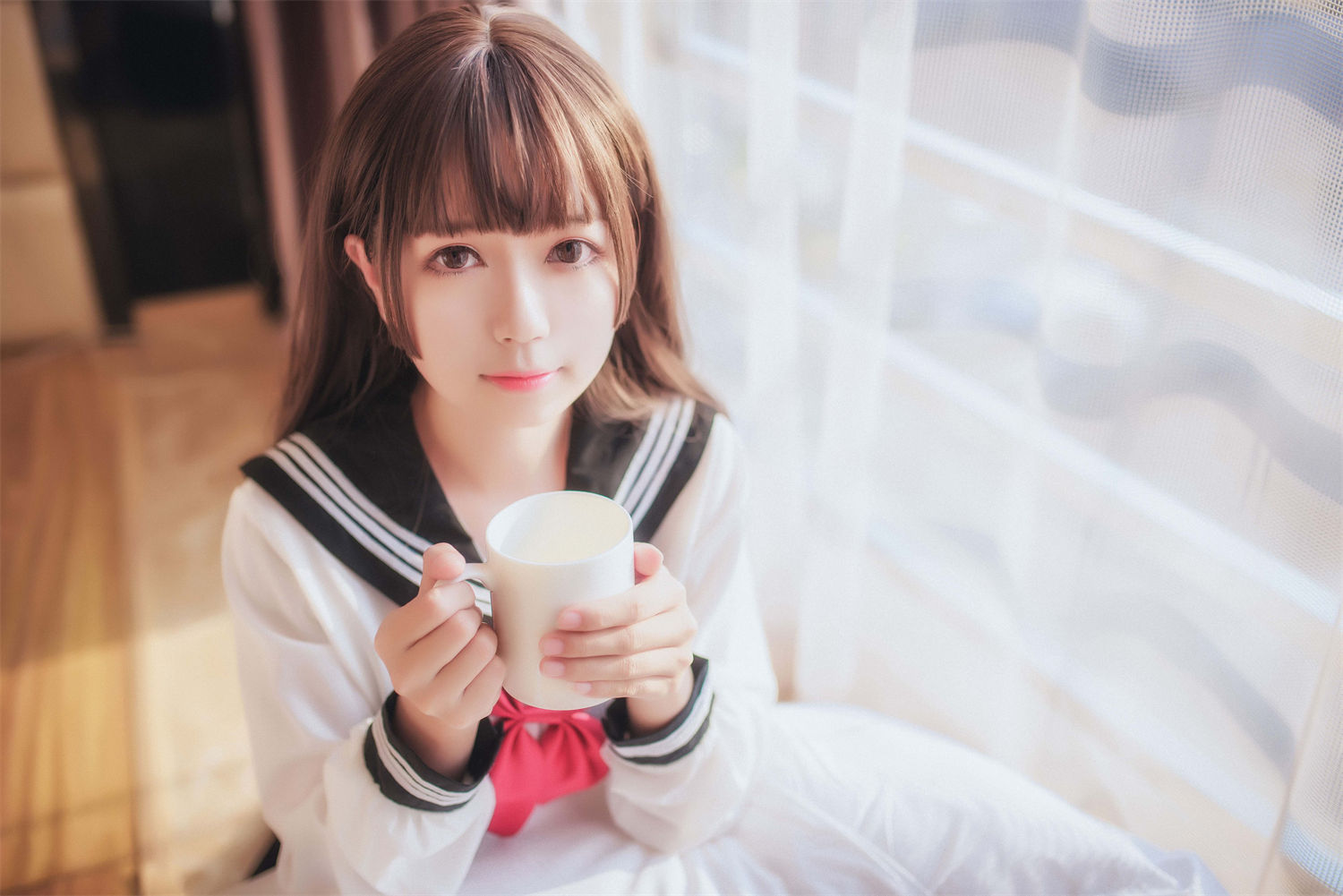 白金Saki的过往是否真实存在？独家探索巅峰水手服COS！-清美唯艺