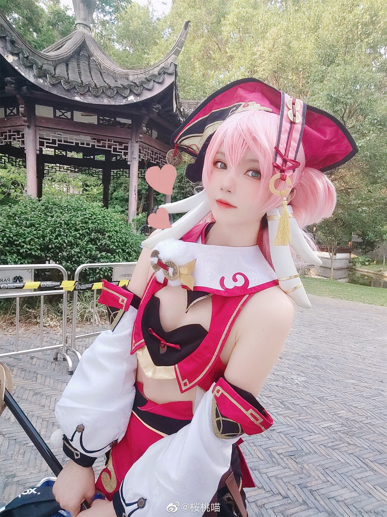 图片[5]-闲暇时光探园游玩，桜桃喵cos烟绯助你成为众人瞩目！-清美唯艺