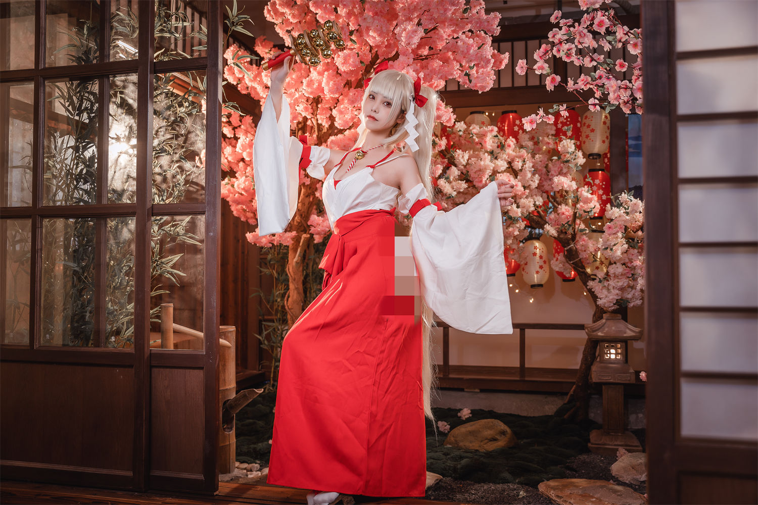 图片[2]-蜜汁猫裘巫女装：隐藏的小秘密与独特魅力-清美唯艺