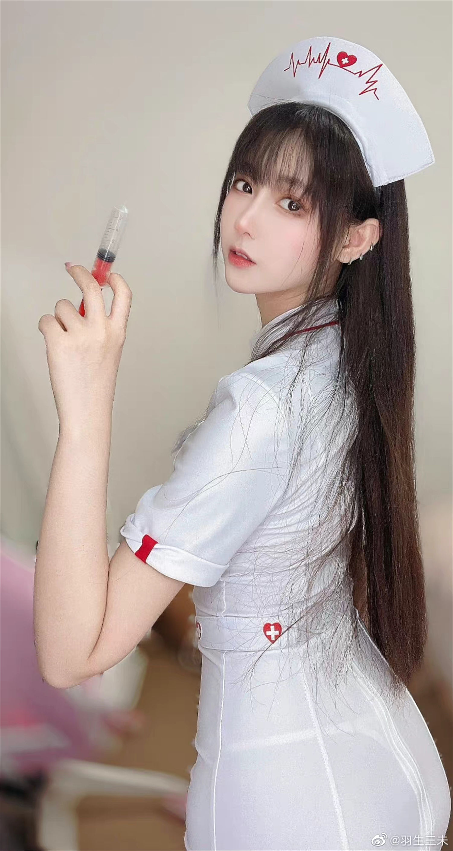 图片[3]-羽生三未的微博cos分享：银色闪耀的究竟是针头还是十字架？-清美唯艺