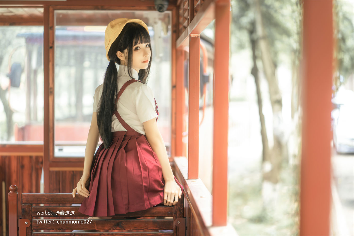“探索蠢沫沫作品：红色火车的魅力图片赏析”-清美唯艺