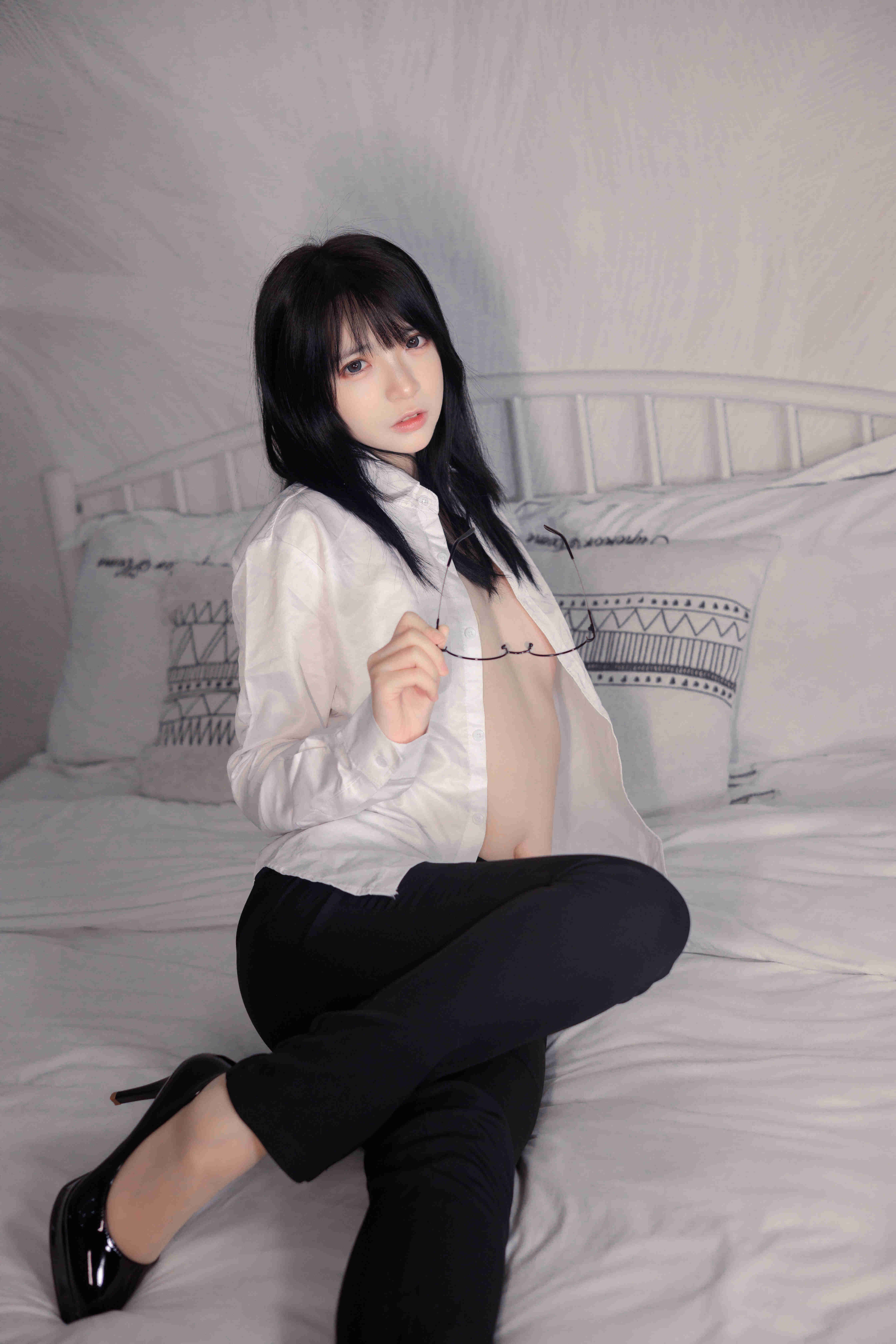 图片[8]-在线浏览疯猫SS图片合集：长裤OL风格与白色情人节的完美结合-清美唯艺