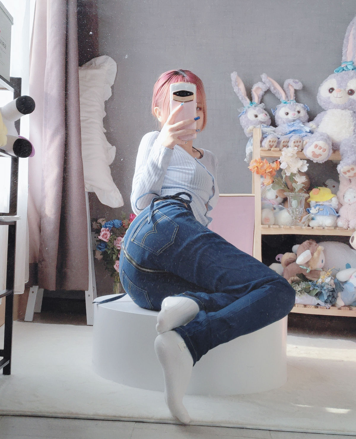 探索日奈娇套图：牛仔裤女孩的个性魅力如何展现？-清美唯艺