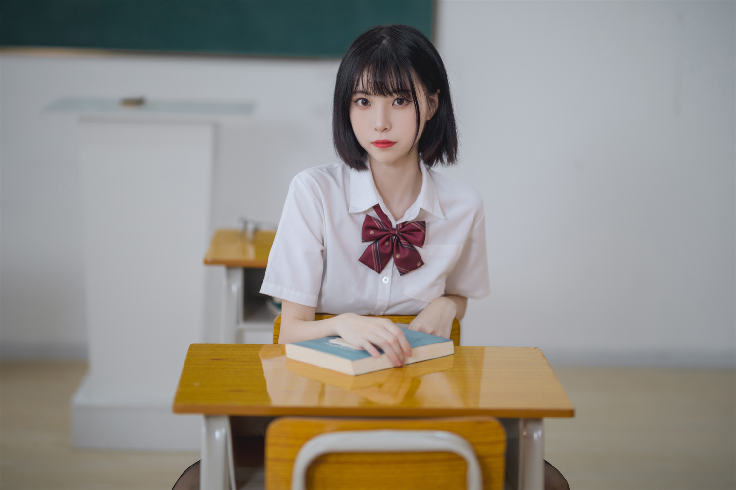 揭秘许岚岚的个人资料与她的JK风格教室照片欣赏-清美唯艺