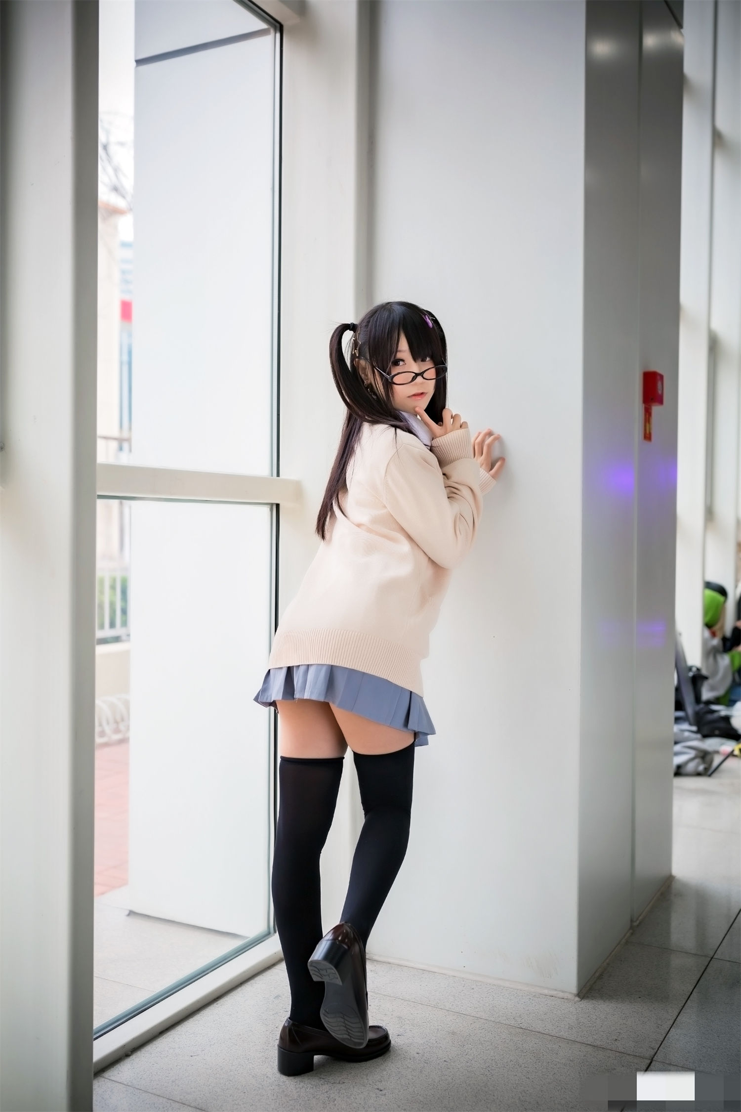 图片[6]-哪里能找到免费的摇摇乐 yoyo 图片？可爱眼镜学生装少女的影像去哪儿找？-清美唯艺