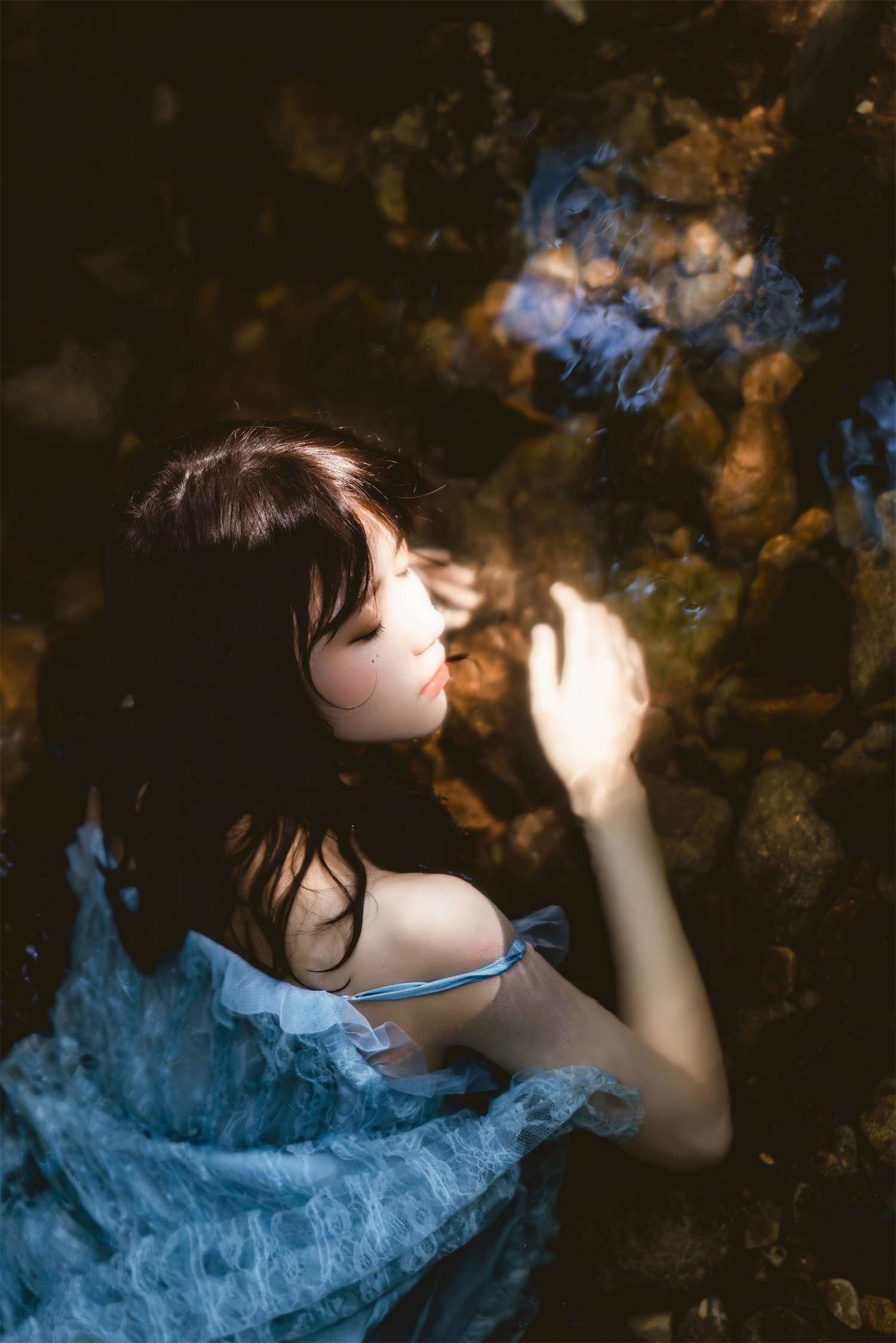图片[5]-桜桃喵《沉溺》鉴赏：真美人为何在骨中而非外表？-清美唯艺